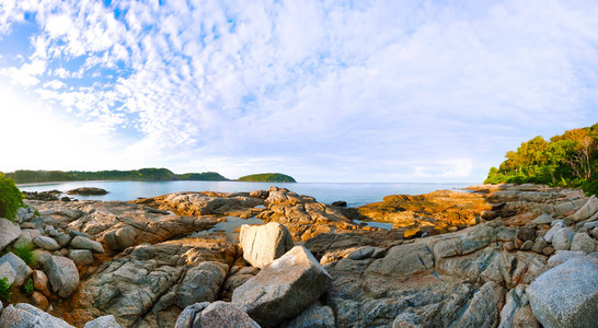 美丽的热带海景岩质海岸，普吉岛