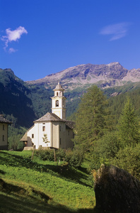 风景秀丽的阿尔卑斯山教堂