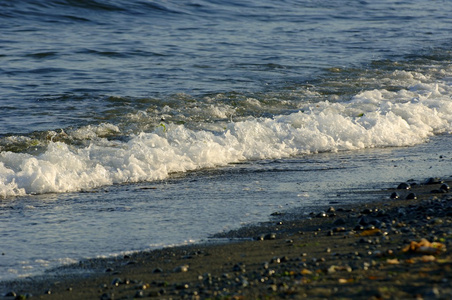 放在沙滩上的海浪