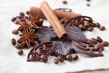 八角茴香 肉桂 巧克力和咖啡咖啡豆