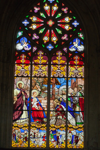 圣本届大教堂之旅，在法国的彩色玻璃窗