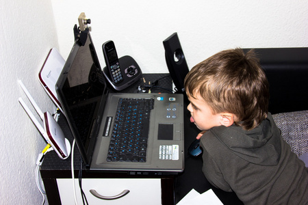 男孩儿子电脑笔记本电脑
