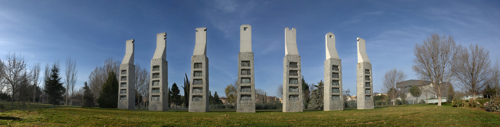 七个椅子纪念碑
