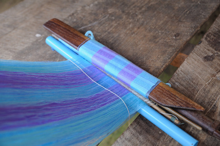 织纱做布料，当地生产和工具