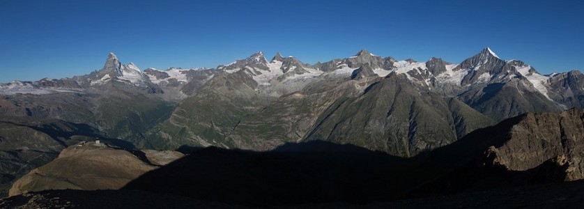 马特洪峰和其他在瑞士的阿尔卑斯山的高山