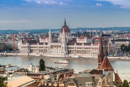 链桥和匈牙利议会