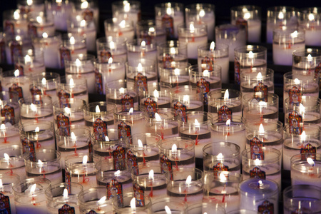 厄尔et卢瓦尔 中心 弗兰在沙特尔大教堂蜡烛