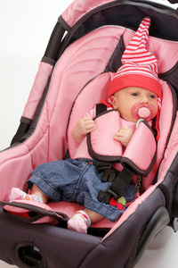 婴儿安全座椅。安全和保险的概念