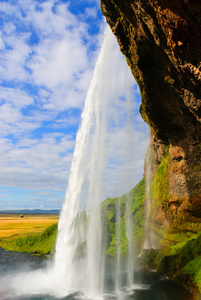 在冰岛 seljalandsfoss 瀑布