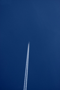 飞机在天空中