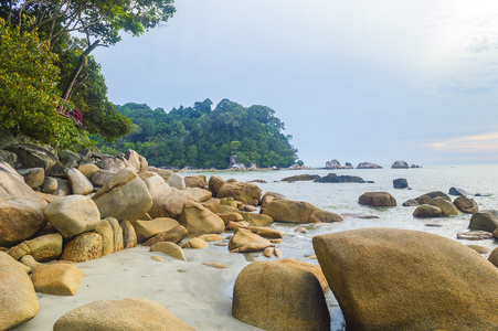 在海上石岸