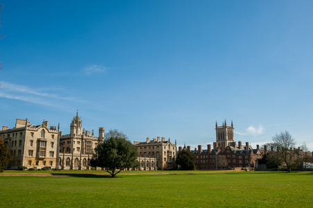 在剑桥大学的建筑物图片