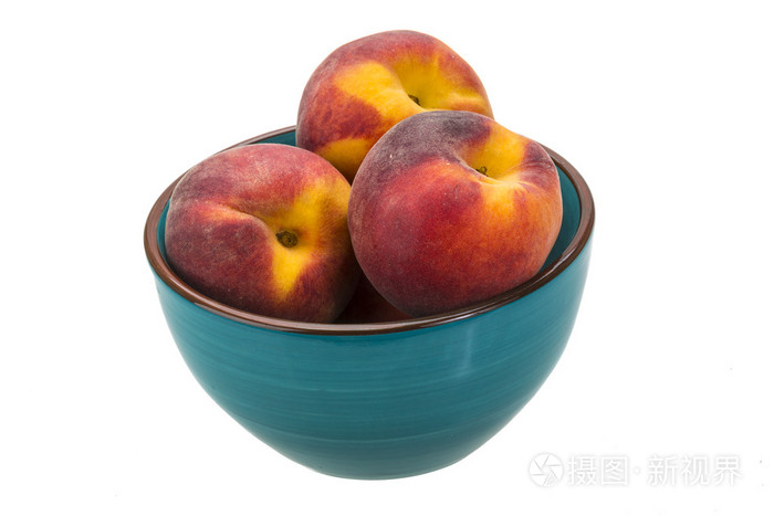 在碗里的桃子