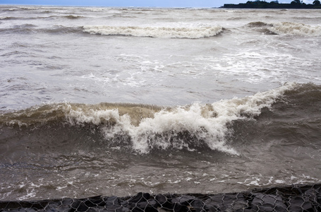 在海中的波浪