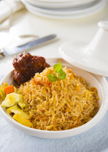 鸡 biryani 配陶器