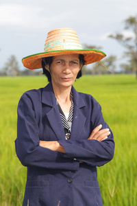 农民在稻田中