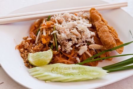 泰国食品垫泰语 搅拌鱼苗面条鲜虾