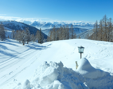 冬季顶石山山地块图片