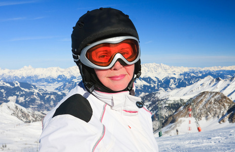 肖像高山滑雪运动员。卡普伦，奥地利的滑雪胜地