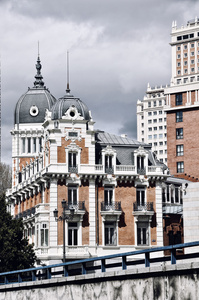 老建筑在马德里，西班牙