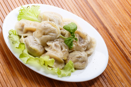 水煮的 pelmeni