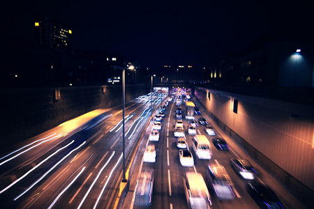 交通在城市在晚上