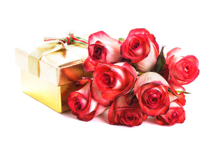 礼品盒和束玫瑰花