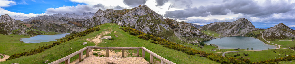 covadonga 湖全景