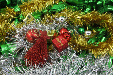 红松籽圣诞树的装饰物装饰有用的背景