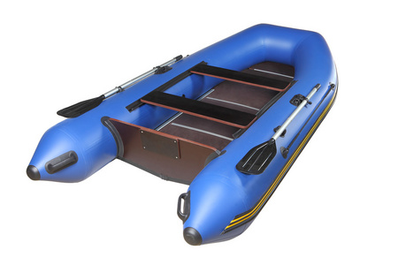 蓝色充气船与桨胶合板甲板和座椅。