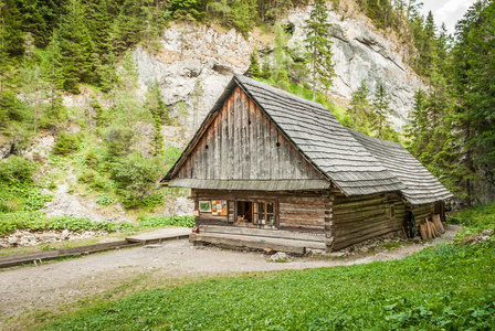 在山上的小屋