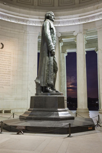 托马斯杰斐逊雕像侧视图