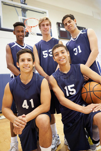 高中男子篮球队队员