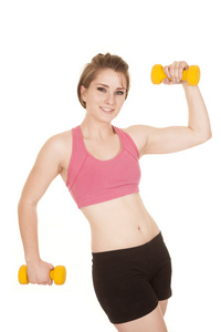 女人健身的粉红色胸罩黄色重量一只胳膊弯曲