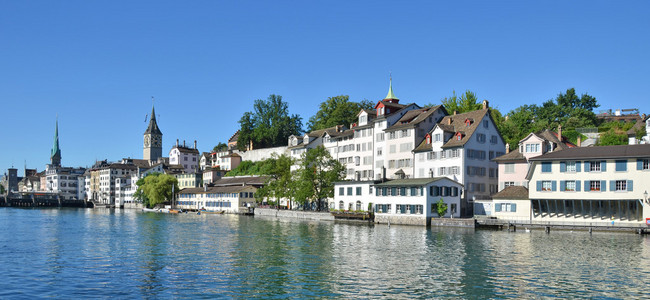 苏黎世市区横跨 limmat 河