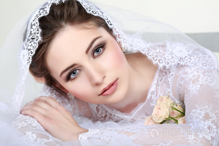 美丽的新娘的画像婚纱礼服婚礼装饰