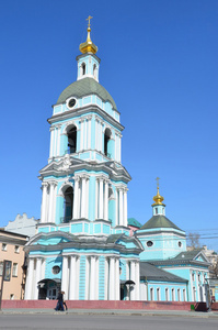 莫斯科，赋予生命的三位一体的 serebryaniki 教堂