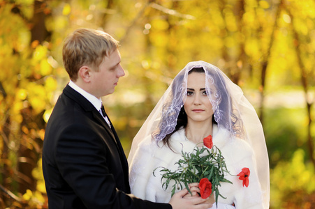 新娘和新郎在婚礼上有一个浪漫的时刻