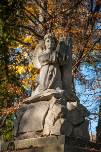 石碑上冢Monumento de piedra en el entierro