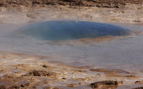 冰岛。南方地区。黄金圆环。strokkur 间歇泉。2.3 泡沫