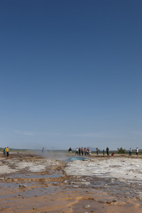 冰岛。南方地区。黄金圆环。strokkur 间歇泉。2.13 运动