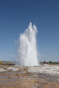 冰岛。南方地区。黄金圆环。strokkur 间歇泉。9.13 运动