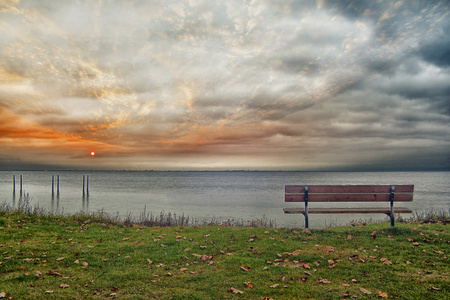 板凳和海边的海景