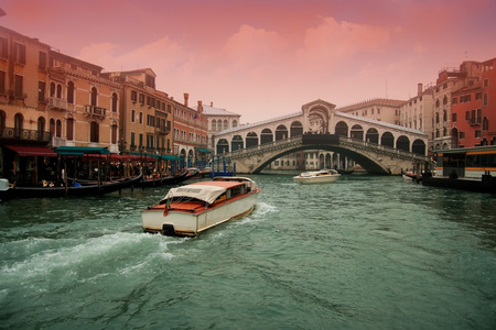 在威尼斯的里亚托桥