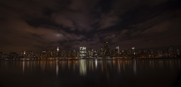 纽约地平线在晚上