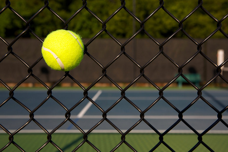 网球中的法院栅栏