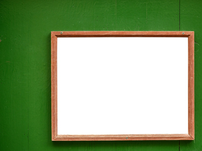绿色木墙上的空白帧