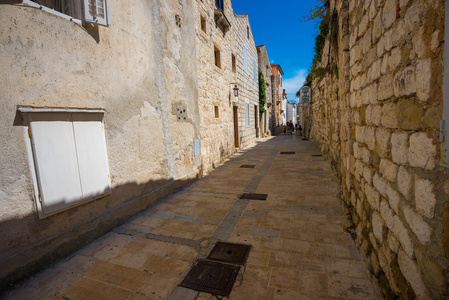 克罗地亚 rab 城市狭窄的街道