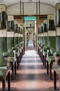 古色古香的荷兰火车车皮的内部