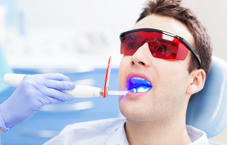 牙医紫外线灯光设备图片